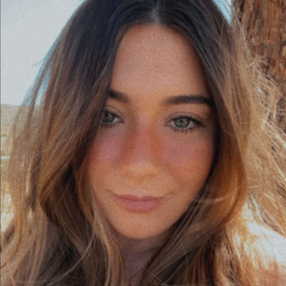 Meet your Posher, Selena - Picture 1 of 1